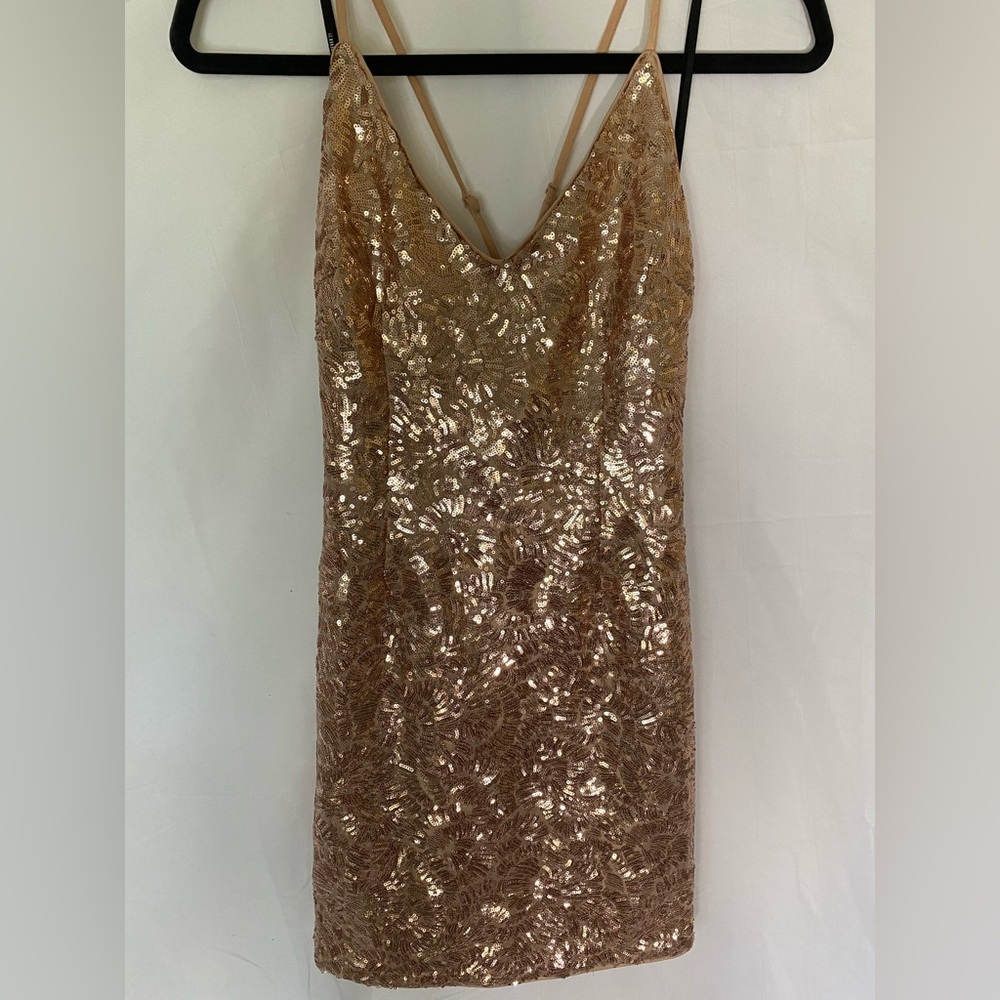 Rose‎ gold sequin mini dress, forever 21, size small, adjustable straps, pink - Picture 4 of 16